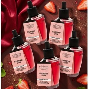 Bath & Body Works Strawberry Lover Wallflowers Refill - Red